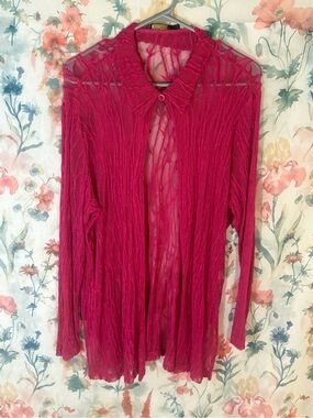 Vintage Sheer Crinkle Button-Top in Fuchsia